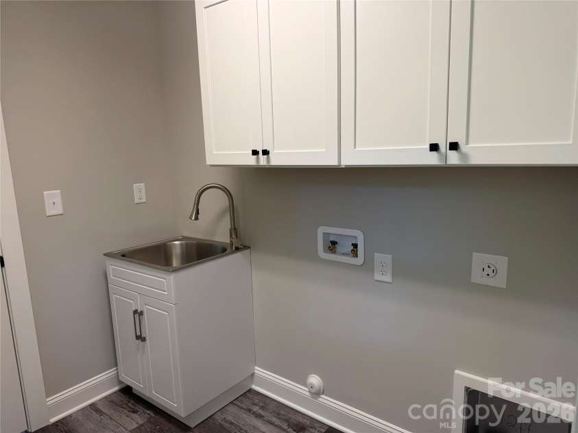 129 Jessicas Way, Lexington, NC 27292.  MLS# CAR4380803, YatesRealty ID 21948. Laundry room