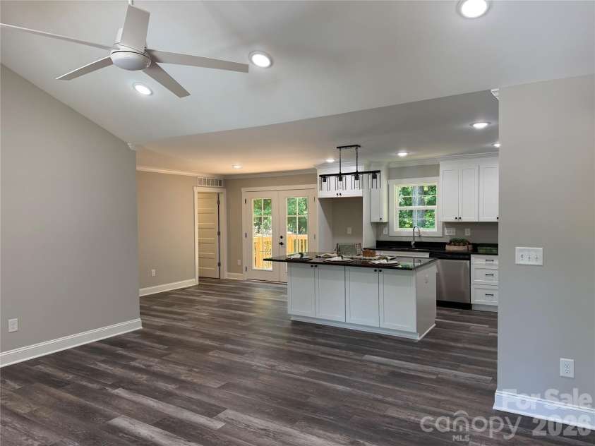 129 Jessicas Way, Lexington, NC 27292.  MLS# CAR4380803, YatesRealty ID 21948. Looking into open kitchen from living room