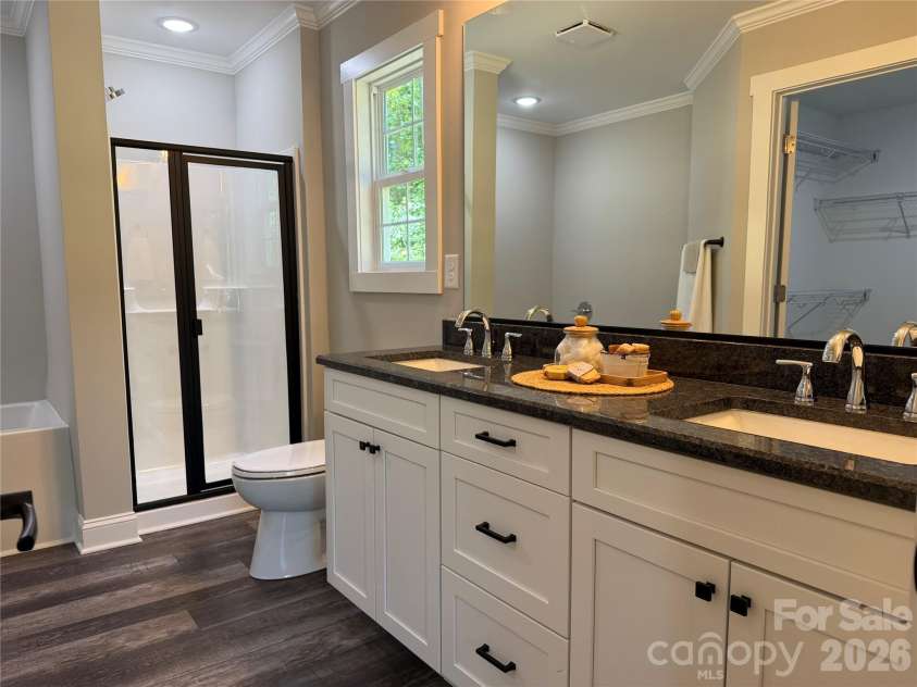 129 Jessicas Way, Lexington, NC 27292.  MLS# CAR4380803, YatesRealty ID 21948. Primary bathroom
