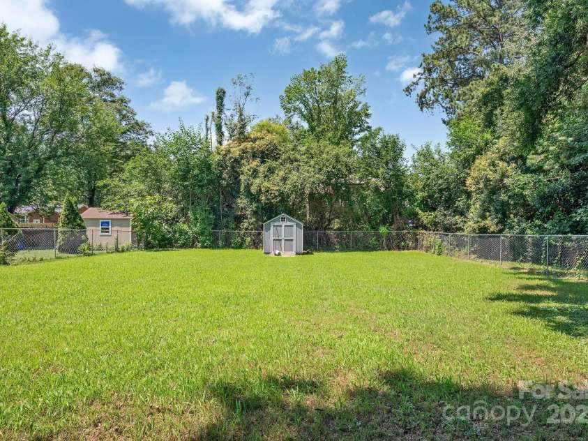 6208 Karenstone Drive, Charlotte, NC 28215.  MLS# CAR4274262, YatesRealty ID 21948. 