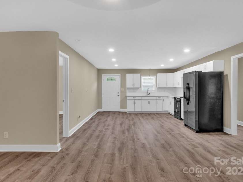 6208 Karenstone Drive, Charlotte, NC 28215.  MLS# CAR4274262, YatesRealty ID 21948. 