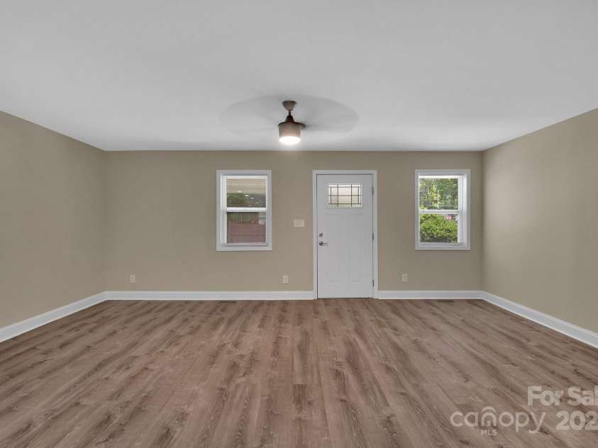 6208 Karenstone Drive, Charlotte, NC 28215.  MLS# CAR4274262, YatesRealty ID 21948. 
