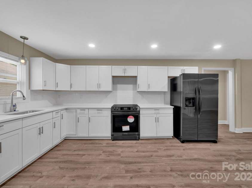 6208 Karenstone Drive, Charlotte, NC 28215.  MLS# CAR4274262, YatesRealty ID 21948. 