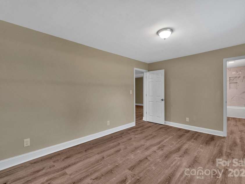 6208 Karenstone Drive, Charlotte, NC 28215.  MLS# CAR4274262, YatesRealty ID 21948. 