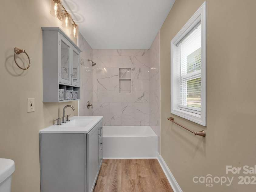 6208 Karenstone Drive, Charlotte, NC 28215.  MLS# CAR4274262, YatesRealty ID 21948. 