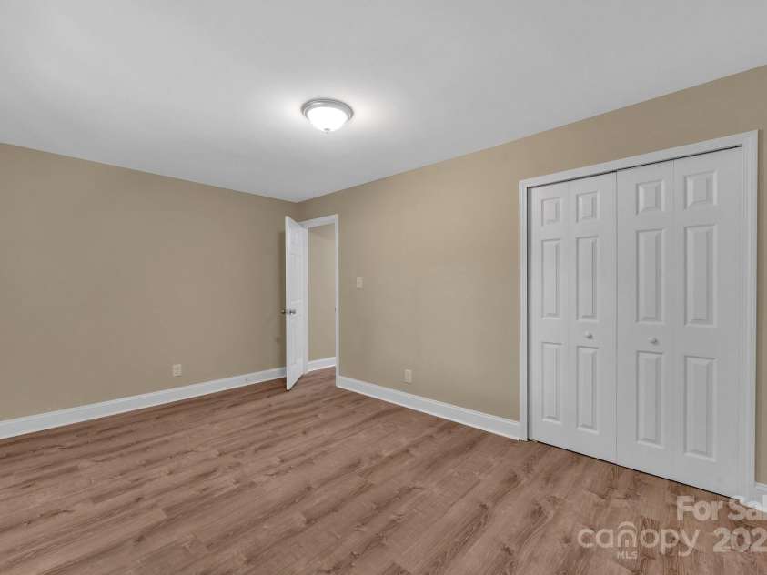 6208 Karenstone Drive, Charlotte, NC 28215.  MLS# CAR4274262, YatesRealty ID 21948. 