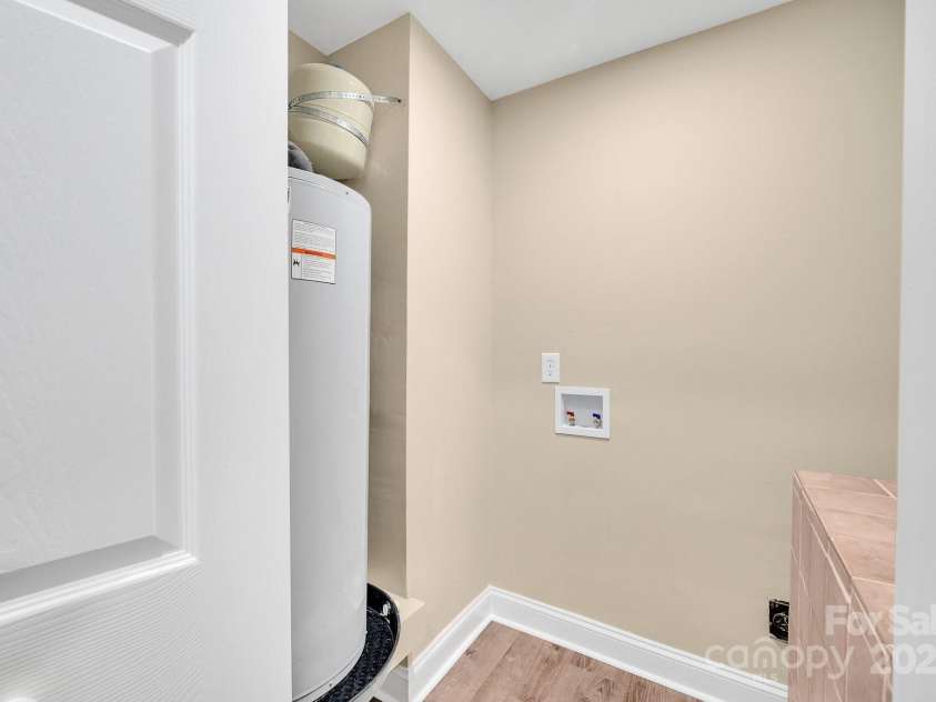 6208 Karenstone Drive, Charlotte, NC 28215.  MLS# CAR4274262, YatesRealty ID 21948. 