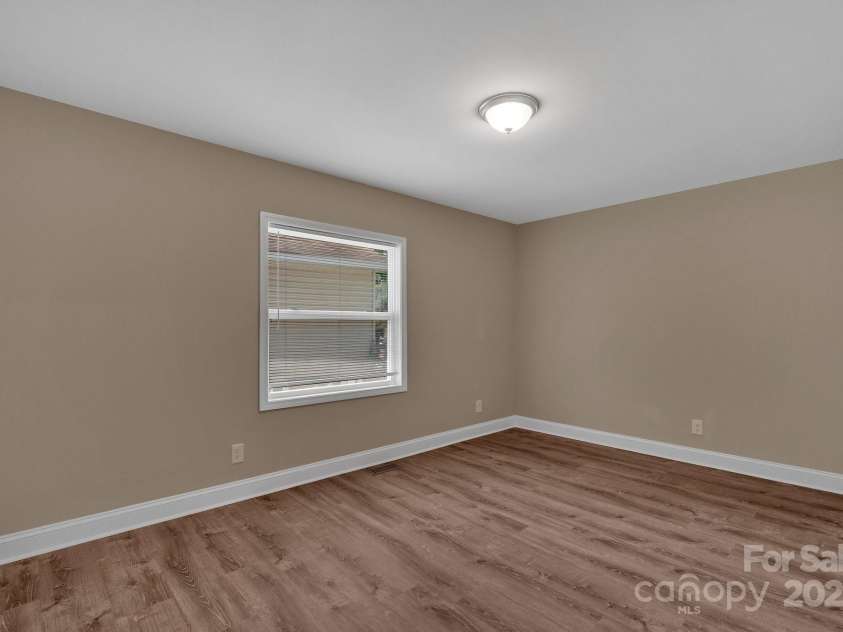 6208 Karenstone Drive, Charlotte, NC 28215.  MLS# CAR4274262, YatesRealty ID 21948. 