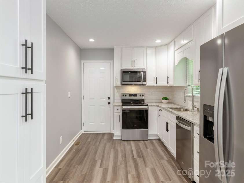 2771 Old Clear Creek Road, Hendersonville, NC 28792.  MLS# CAR4274414, YatesRealty ID 21949. 