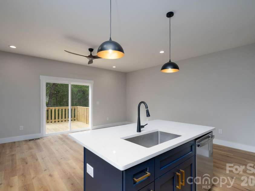912 B Rhode Island Avenue, Kannapolis, NC 28083.  MLS# CAR4362439, YatesRealty ID 21949. 