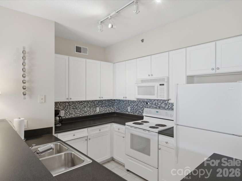 1315 East Boulevard, Charlotte, NC 28203.  MLS# CAR4362049, YatesRealty ID 2195. 