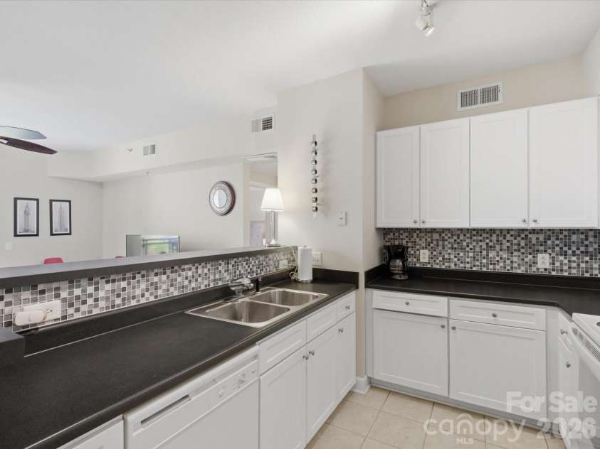 1315 East Boulevard, Charlotte, NC 28203.  MLS# CAR4362049, YatesRealty ID 2195. 