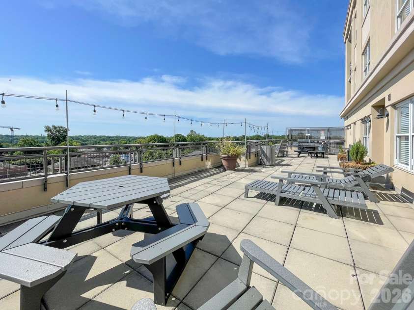 1315 East Boulevard, Charlotte, NC 28203.  MLS# CAR4387857, YatesRealty ID 2195. 6th floor rooftop terrace