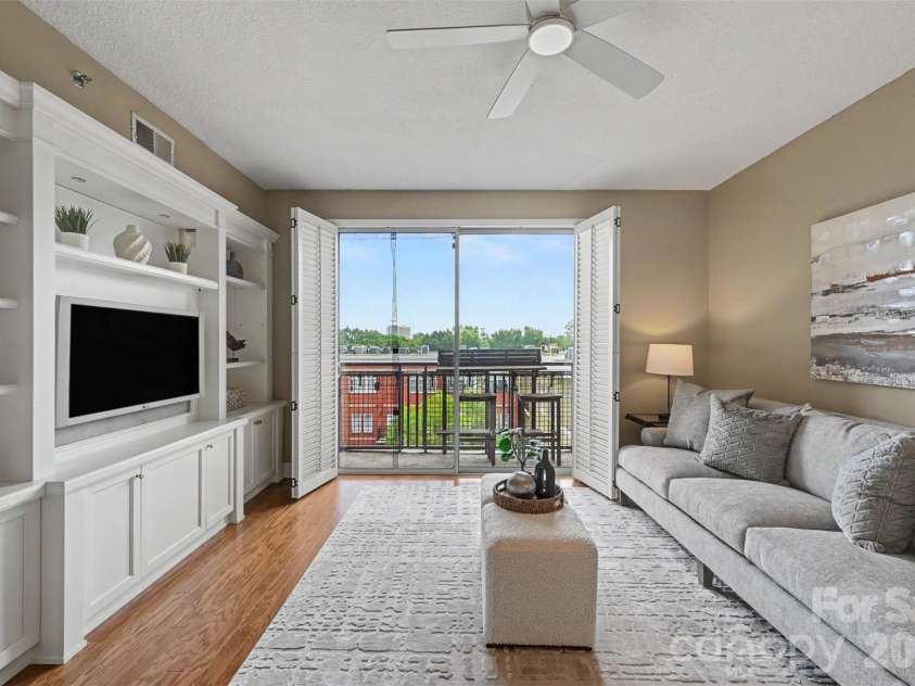 1315 East Boulevard, Charlotte, NC 28203.  MLS# CAR4397201, YatesRealty ID 2195. 