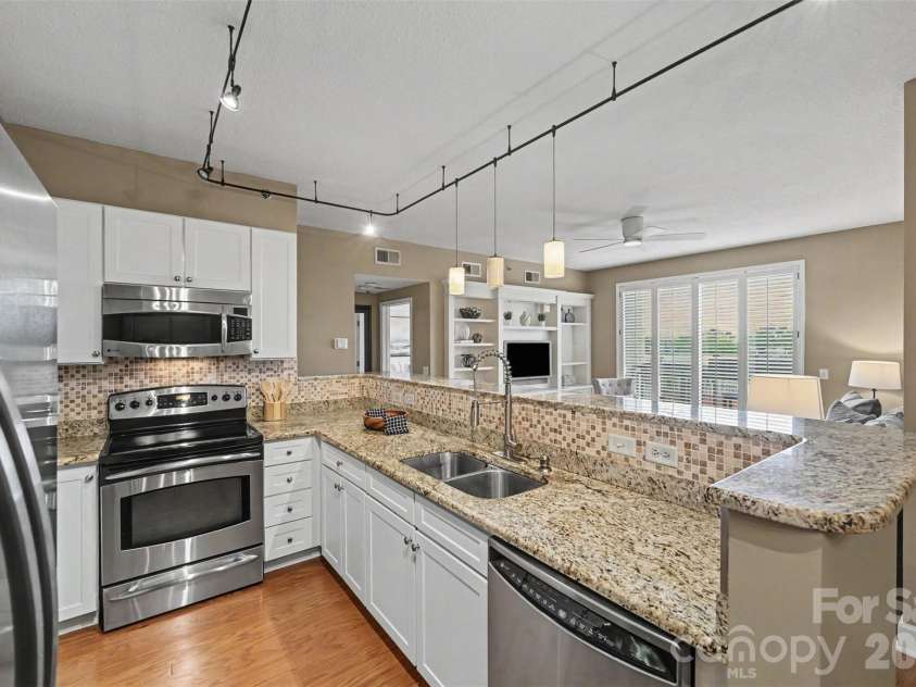 1315 East Boulevard, Charlotte, NC 28203.  MLS# CAR4397201, YatesRealty ID 2195. 