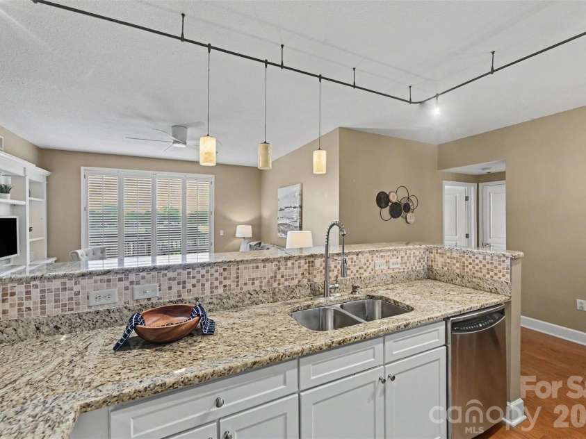 1315 East Boulevard, Charlotte, NC 28203.  MLS# CAR4397201, YatesRealty ID 2195. 