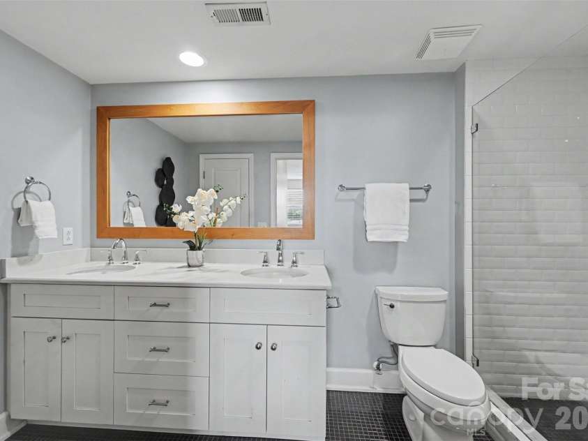 1315 East Boulevard, Charlotte, NC 28203.  MLS# CAR4397201, YatesRealty ID 2195. 