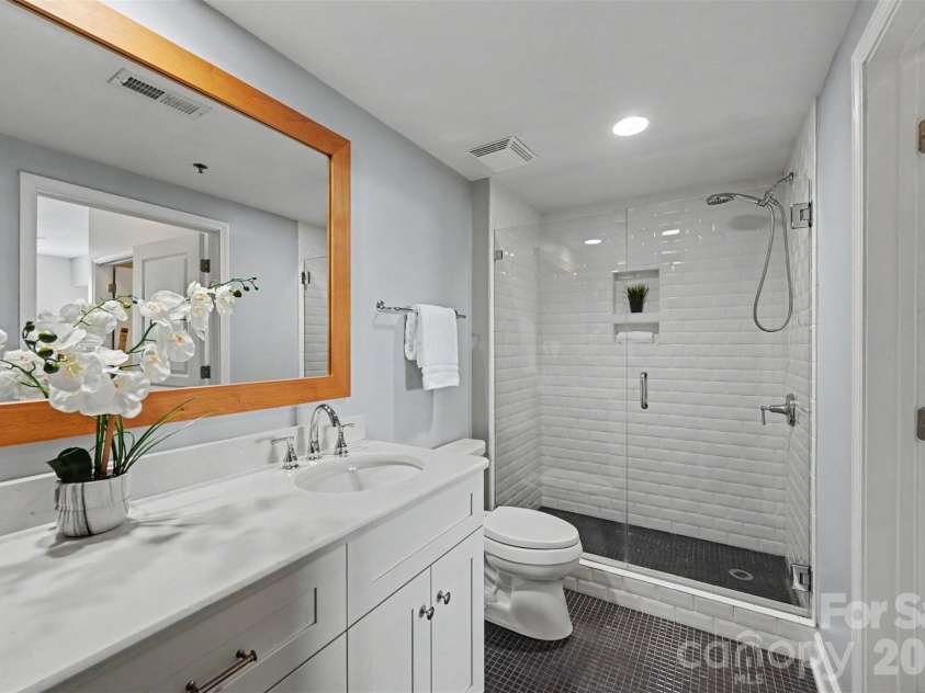 1315 East Boulevard, Charlotte, NC 28203.  MLS# CAR4397201, YatesRealty ID 2195. 