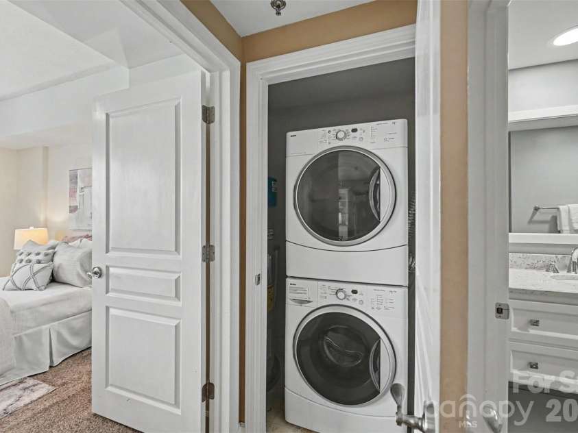 1315 East Boulevard, Charlotte, NC 28203.  MLS# CAR4397201, YatesRealty ID 2195. 