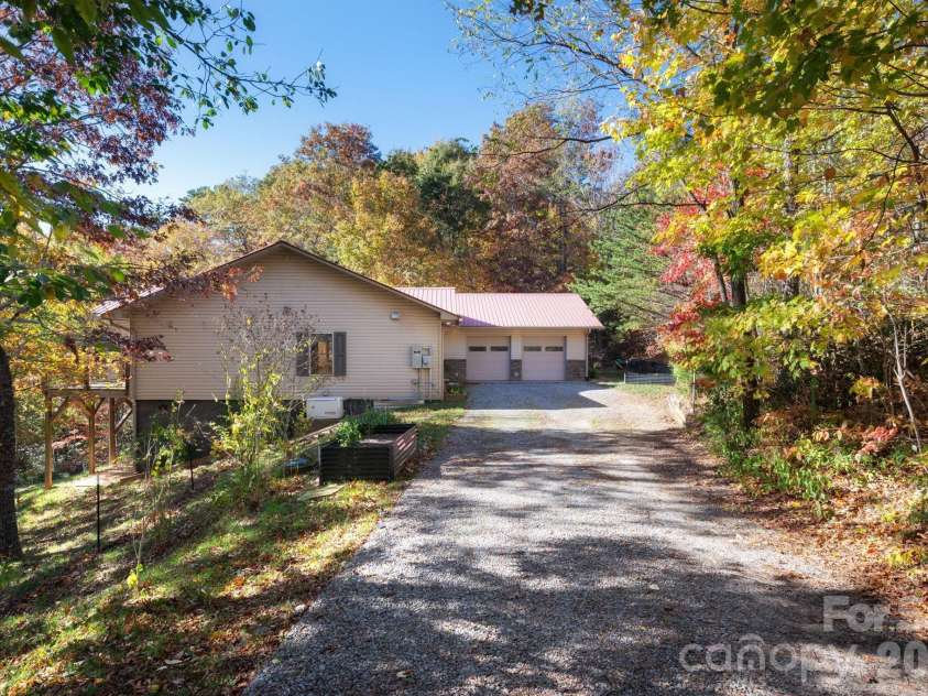 22 Faholoa Ridge Road, Black Mountain, NC 28711.  MLS# CAR4316840, YatesRealty ID 2195. 