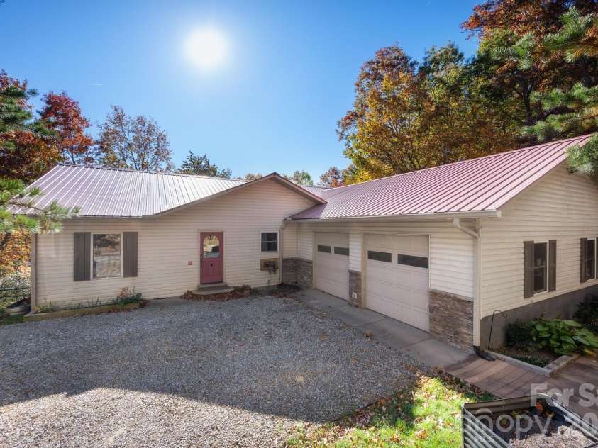 22 Faholoa Ridge Road, Black Mountain, NC 28711.  MLS# CAR4316840, YatesRealty ID 2195. 