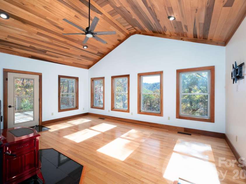 22 Faholoa Ridge Road, Black Mountain, NC 28711.  MLS# CAR4316840, YatesRealty ID 2195. 