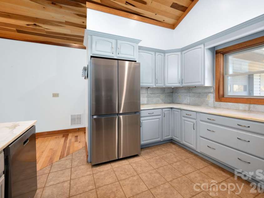 22 Faholoa Ridge Road, Black Mountain, NC 28711.  MLS# CAR4316840, YatesRealty ID 2195. 