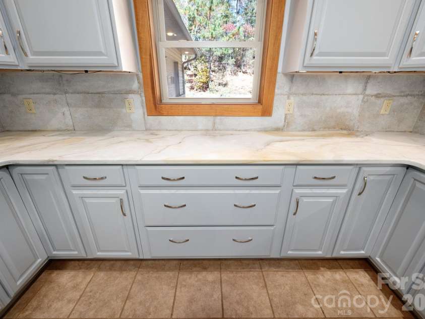 22 Faholoa Ridge Road, Black Mountain, NC 28711.  MLS# CAR4316840, YatesRealty ID 2195. 