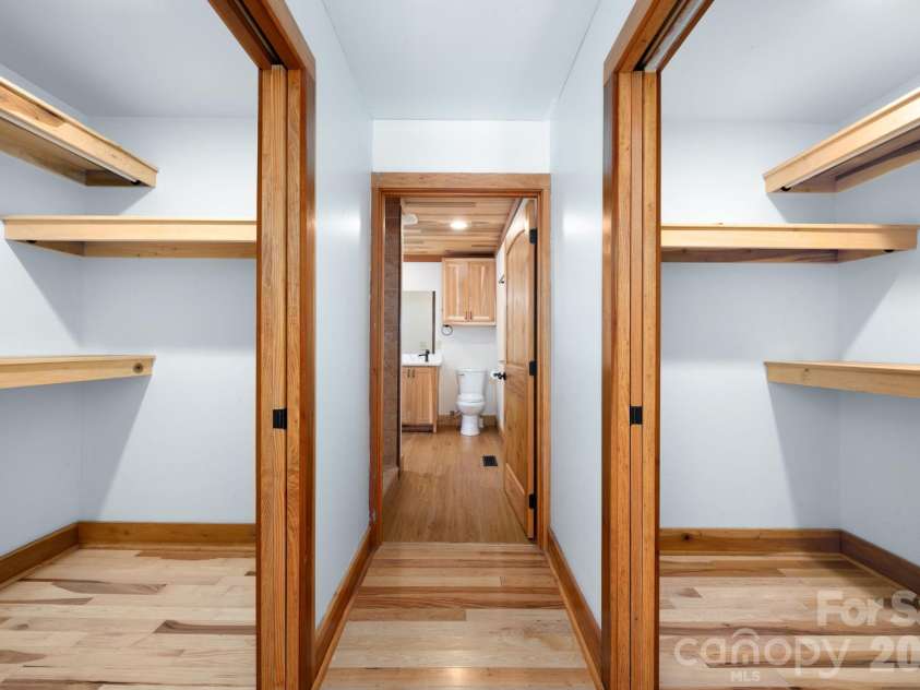 22 Faholoa Ridge Road, Black Mountain, NC 28711.  MLS# CAR4316840, YatesRealty ID 2195. 