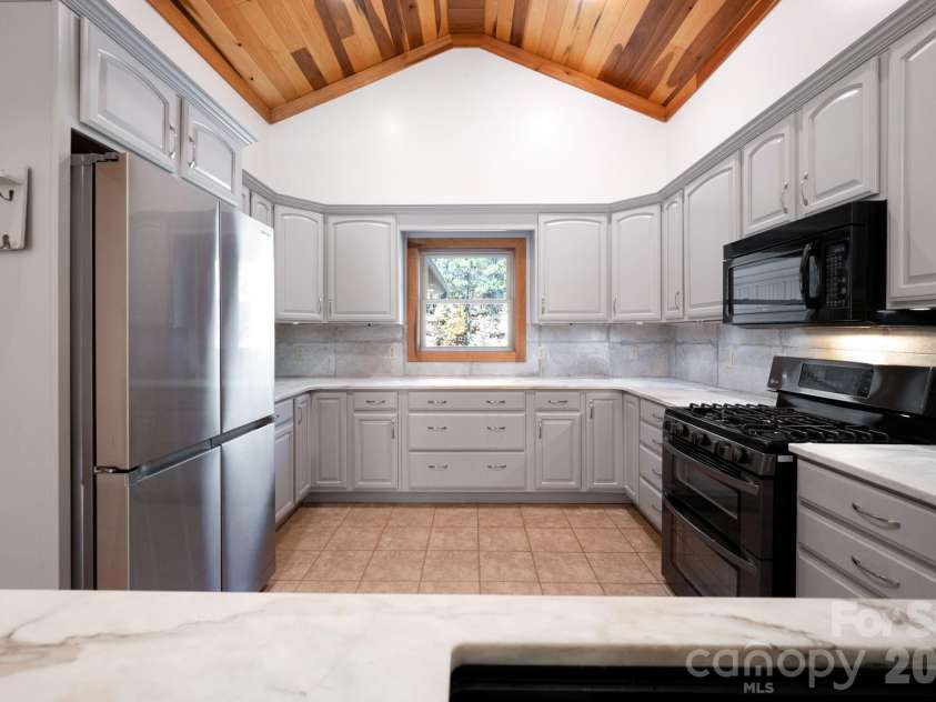 22 Faholoa Ridge Road, Black Mountain, NC 28711.  MLS# CAR4316840, YatesRealty ID 2195. 