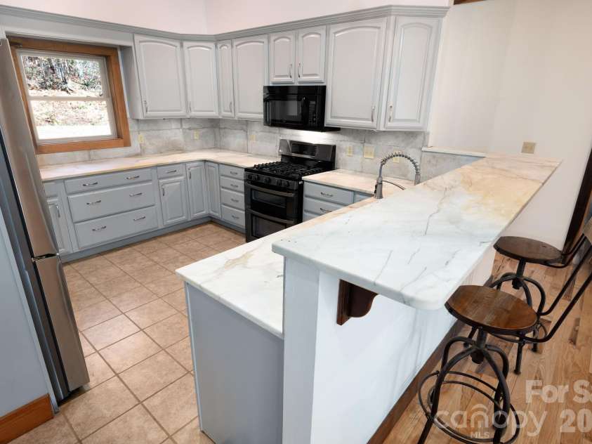 22 Faholoa Ridge Road, Black Mountain, NC 28711.  MLS# CAR4316840, YatesRealty ID 2195. 