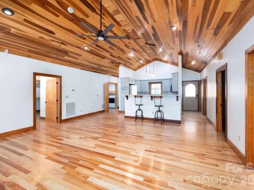 22 Faholoa Ridge Road, Black Mountain, NC 28711.  MLS# CAR4316840, YatesRealty ID 2195. 