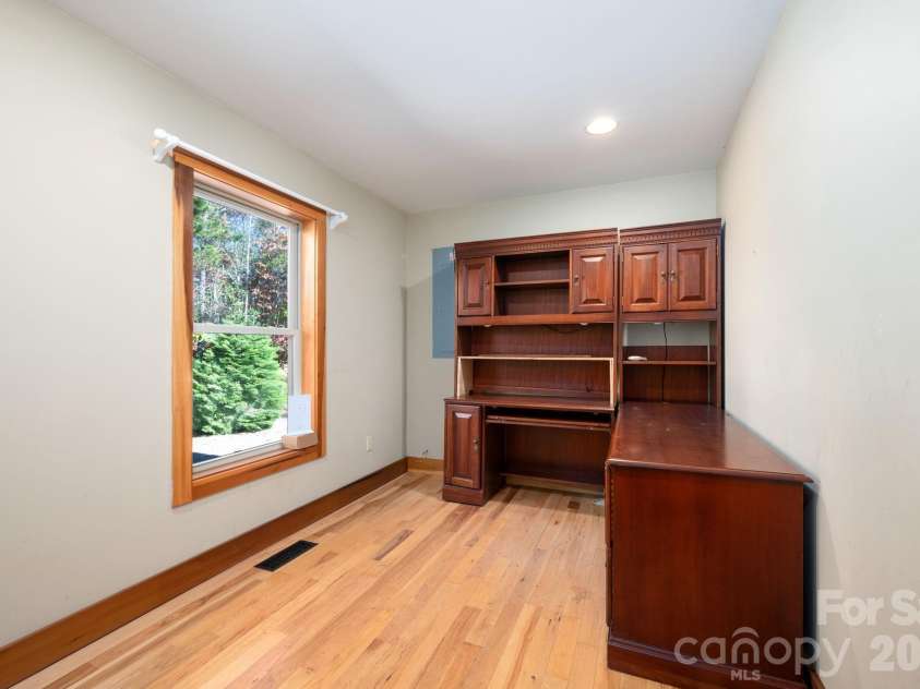 22 Faholoa Ridge Road, Black Mountain, NC 28711.  MLS# CAR4316840, YatesRealty ID 2195. 