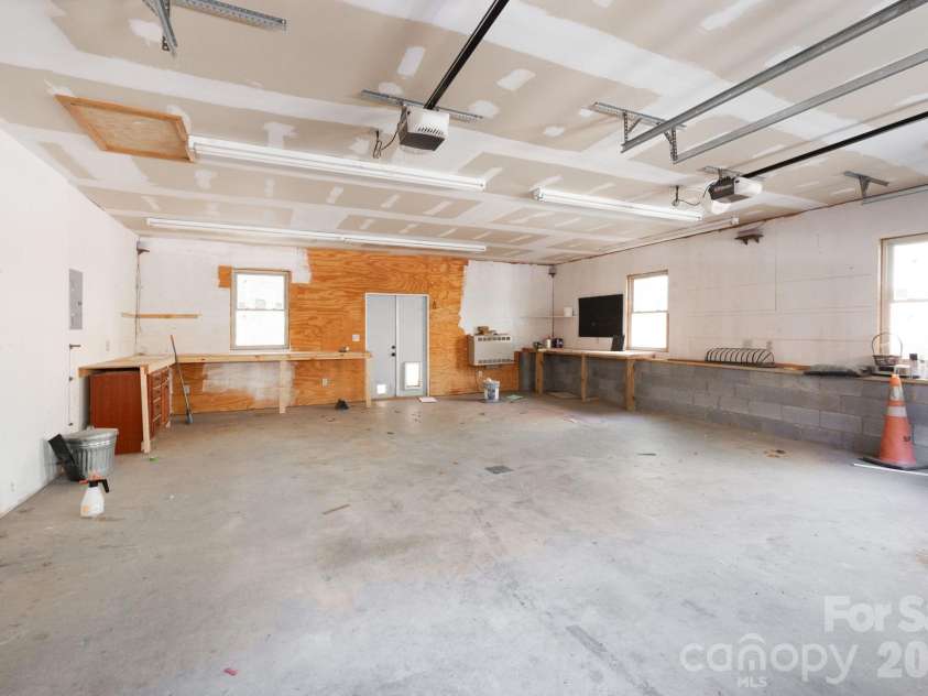 22 Faholoa Ridge Road, Black Mountain, NC 28711.  MLS# CAR4316840, YatesRealty ID 2195. 