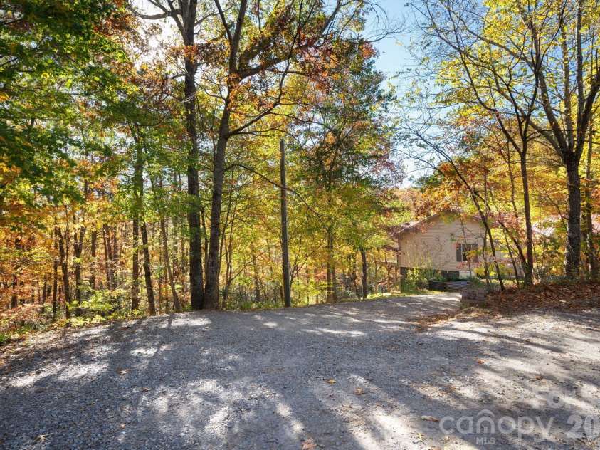 22 Faholoa Ridge Road, Black Mountain, NC 28711.  MLS# CAR4316840, YatesRealty ID 2195. 