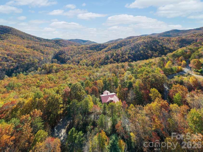 22 Faholoa Ridge Road, Black Mountain, NC 28711.  MLS# CAR4316840, YatesRealty ID 2195. 