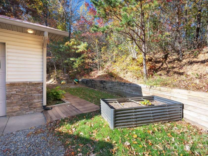 22 Faholoa Ridge Road, Black Mountain, NC 28711.  MLS# CAR4316840, YatesRealty ID 2195. 