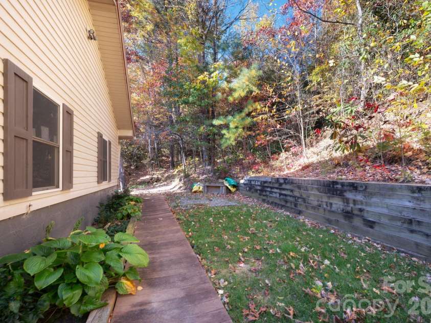 22 Faholoa Ridge Road, Black Mountain, NC 28711.  MLS# CAR4316840, YatesRealty ID 2195. 