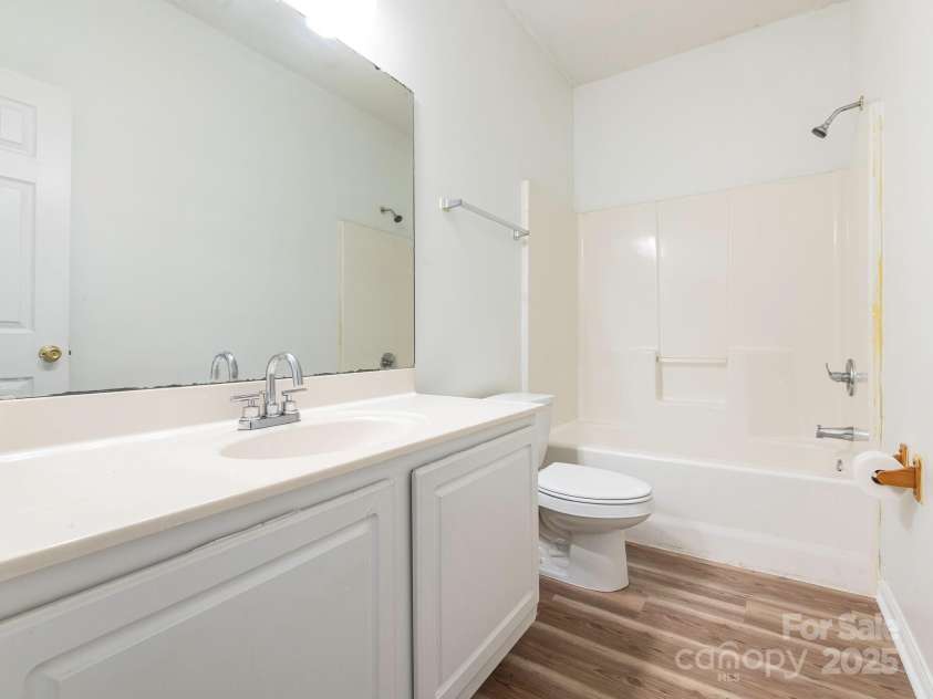 6212 Derryfield Drive, Charlotte, NC 28213.  MLS# CAR4252797, YatesRealty ID 21950. Bathroom 2
