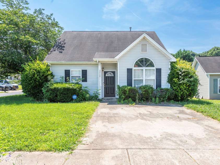 6212 Derryfield Drive, Charlotte, NC 28213.  MLS# CAR4252797, YatesRealty ID 21950. Front Exterior