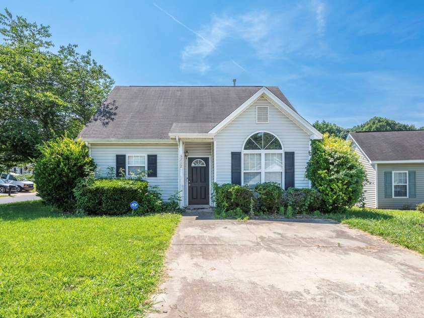 6212 Derryfield Drive, Charlotte, NC 28213.  MLS# CAR4252797, YatesRealty ID 21950. Front Exterior