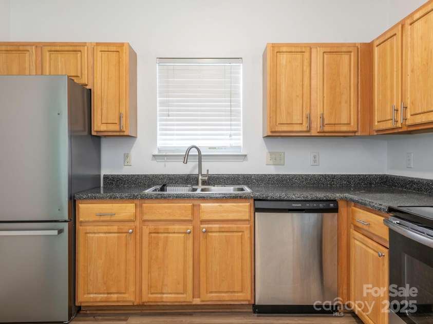 6212 Derryfield Drive, Charlotte, NC 28213.  MLS# CAR4252797, YatesRealty ID 21950. Kitchen