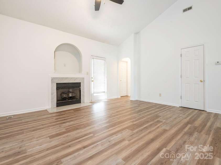 6212 Derryfield Drive, Charlotte, NC 28213.  MLS# CAR4252797, YatesRealty ID 21950. Living Room