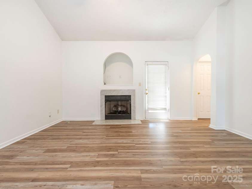 6212 Derryfield Drive, Charlotte, NC 28213.  MLS# CAR4252797, YatesRealty ID 21950. Living Room