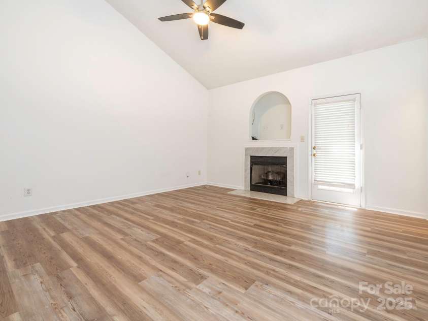 6212 Derryfield Drive, Charlotte, NC 28213.  MLS# CAR4252797, YatesRealty ID 21950. Living Room