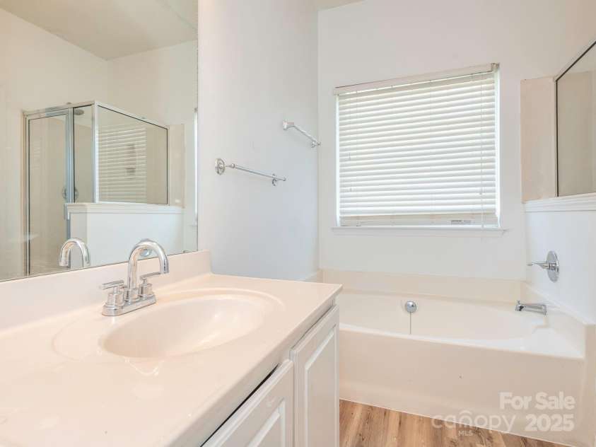 6212 Derryfield Drive, Charlotte, NC 28213.  MLS# CAR4252797, YatesRealty ID 21950. Primary Bathroom