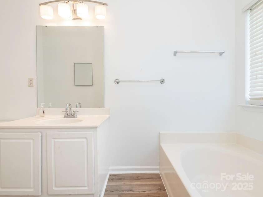 6212 Derryfield Drive, Charlotte, NC 28213.  MLS# CAR4252797, YatesRealty ID 21950. Primary Bathroom