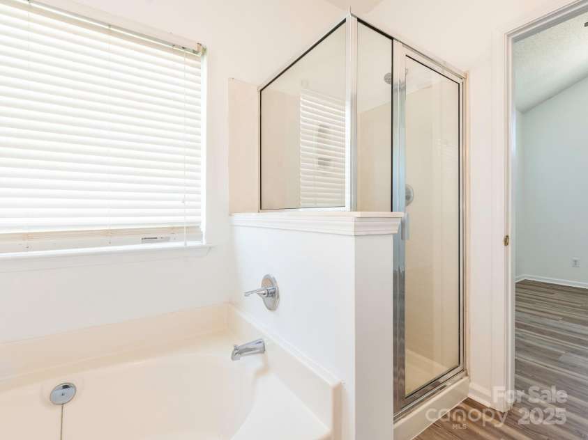 6212 Derryfield Drive, Charlotte, NC 28213.  MLS# CAR4252797, YatesRealty ID 21950. Primary Bathroom