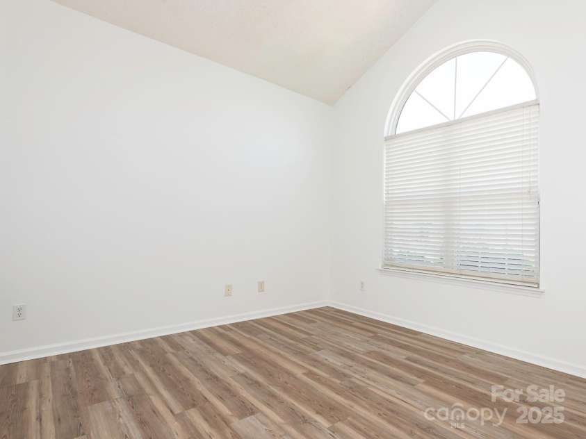 6212 Derryfield Drive, Charlotte, NC 28213.  MLS# CAR4252797, YatesRealty ID 21950. Primary Bedroom