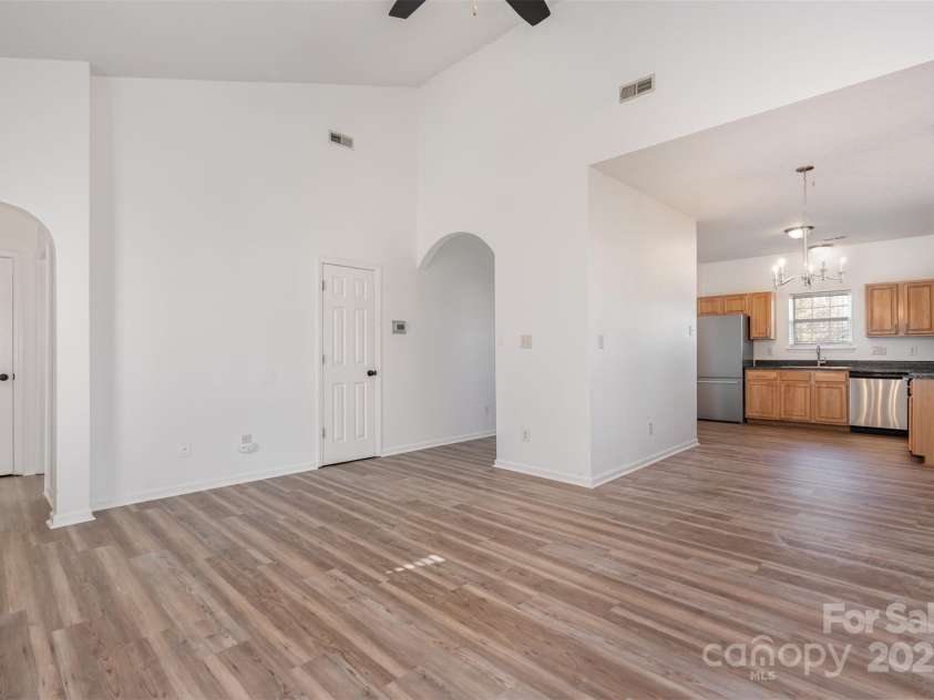 6212 Derryfield Drive, Charlotte, NC 28213.  MLS# CAR4316143, YatesRealty ID 21950. 